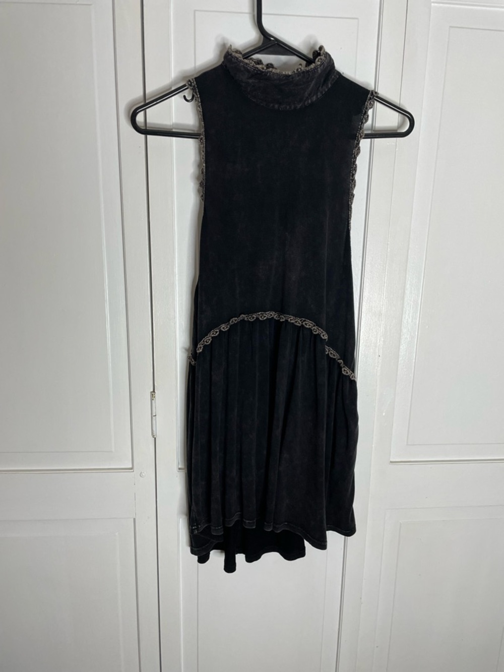 Pol Black Sleeveless Acid Wash Black High Neck Tank with Lace Trim Size M